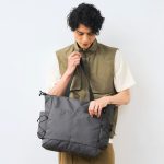 荷物が出し入れしやすい2つの前面ポケット