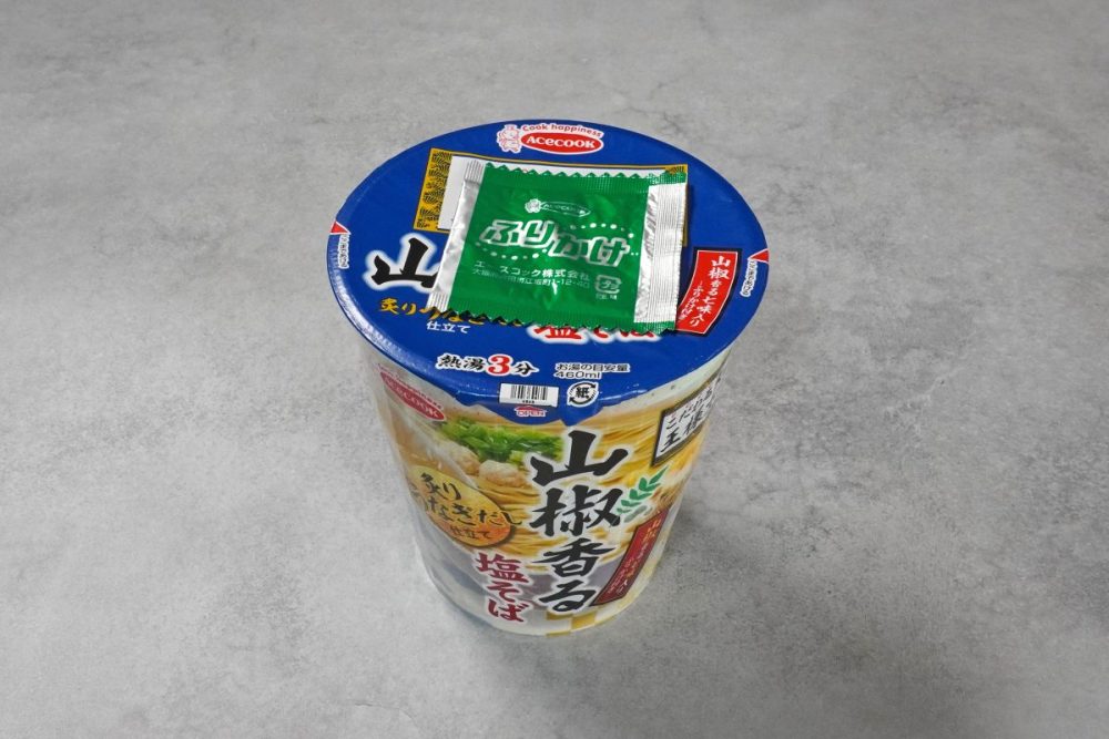 エースコック
こだわる大人の王様スープ 山椒香る塩そば 炙りうなぎだし仕立て
￥271（税別）

