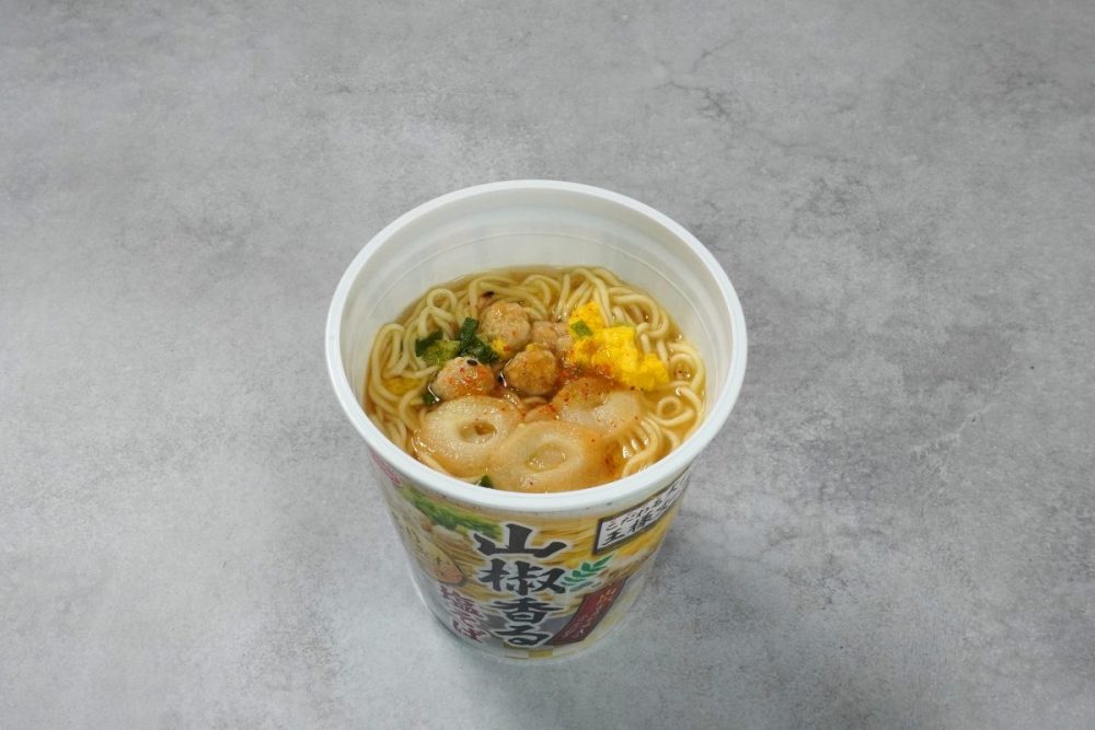 エースコック こだわる大人の王様スープ 山椒香る塩そば 炙りうなぎだし仕立て ￥271（税別）