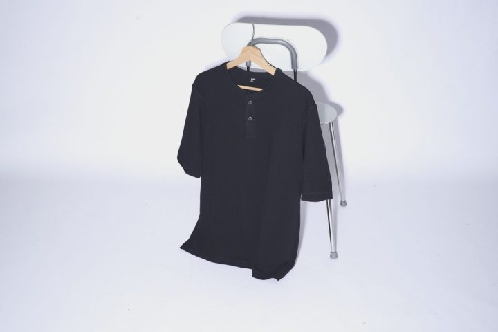 「Tシャツの着方に“おじさん感”出てない？」若い時のまま着てはNG！ユニクロを使った“脱おじさん着こなし術”をスタイリストが徹底解説