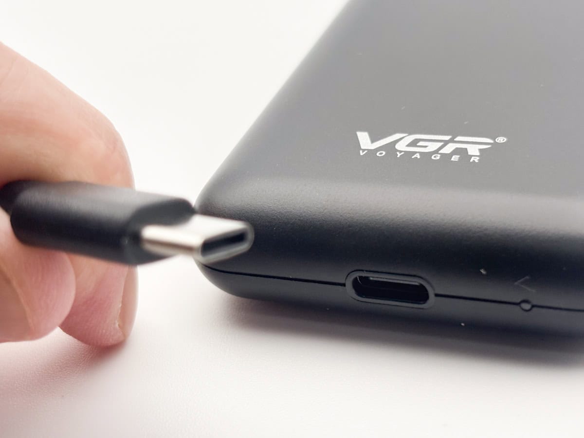 VGR V-390ミニシングルブレードトリマーの充電方式はUSB-Cタイプ