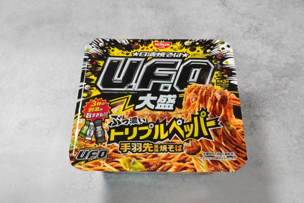 日清食品
日清焼そばU.F.O.大盛 ぶっ濃いトリプルペッパー 手羽先風味焼そば
