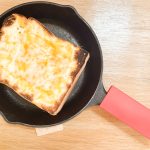 厚みさえクリアするなら、オーブントースターでトーストグラタンを焼くことは可能です