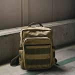 ビームス プラス×ブリーフィング「TA PACK」￥77,000／W29×D14×H40㎝／カーキ