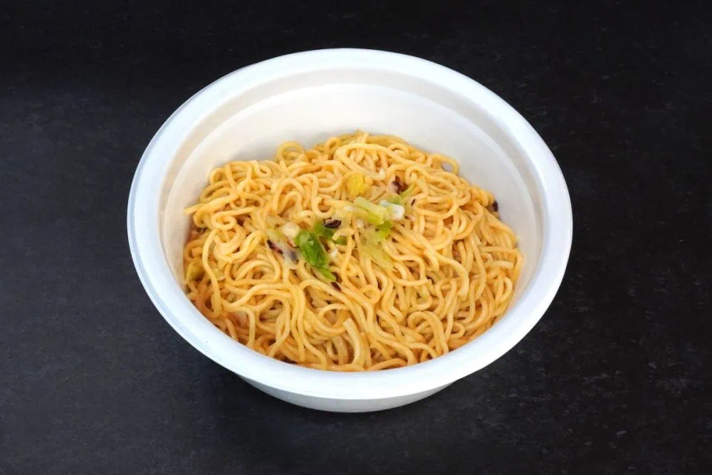 第2位　「このカップ焼きそば、マジでうまい」カップ麺好きライターがその進化に驚いた“日清の夏のシーフードトリオ”【1位は贅沢な海鮮麺料理のようですごい】