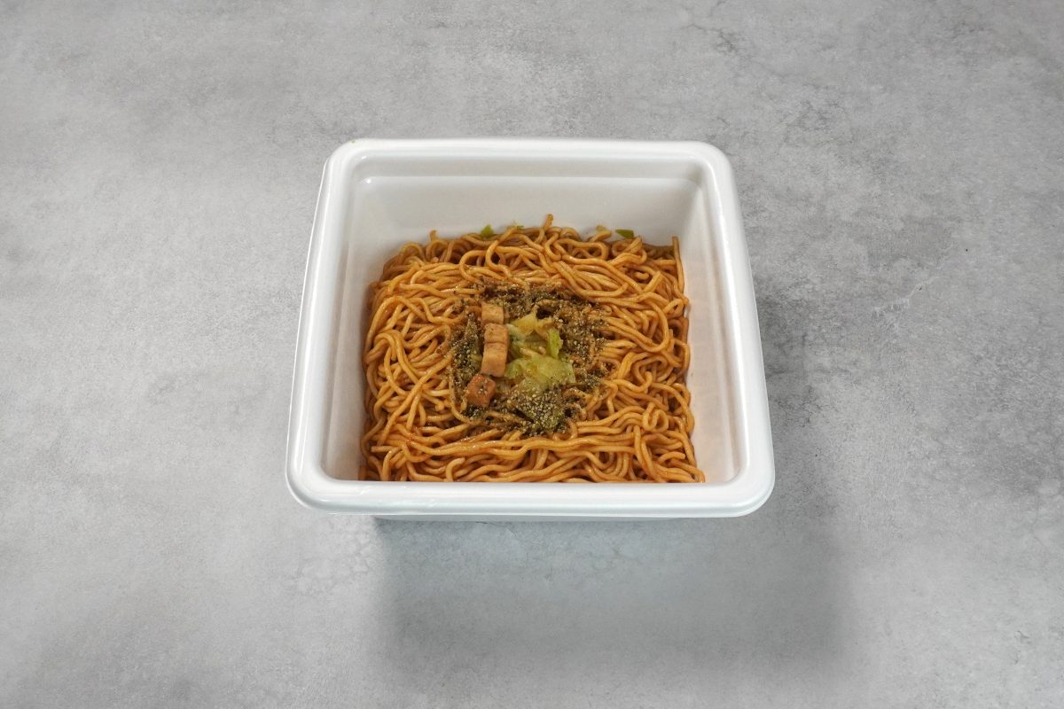 日清食品
日清焼そばU.F.O.大盛 ぶっ濃いトリプルペッパー 手羽先風味焼そば
