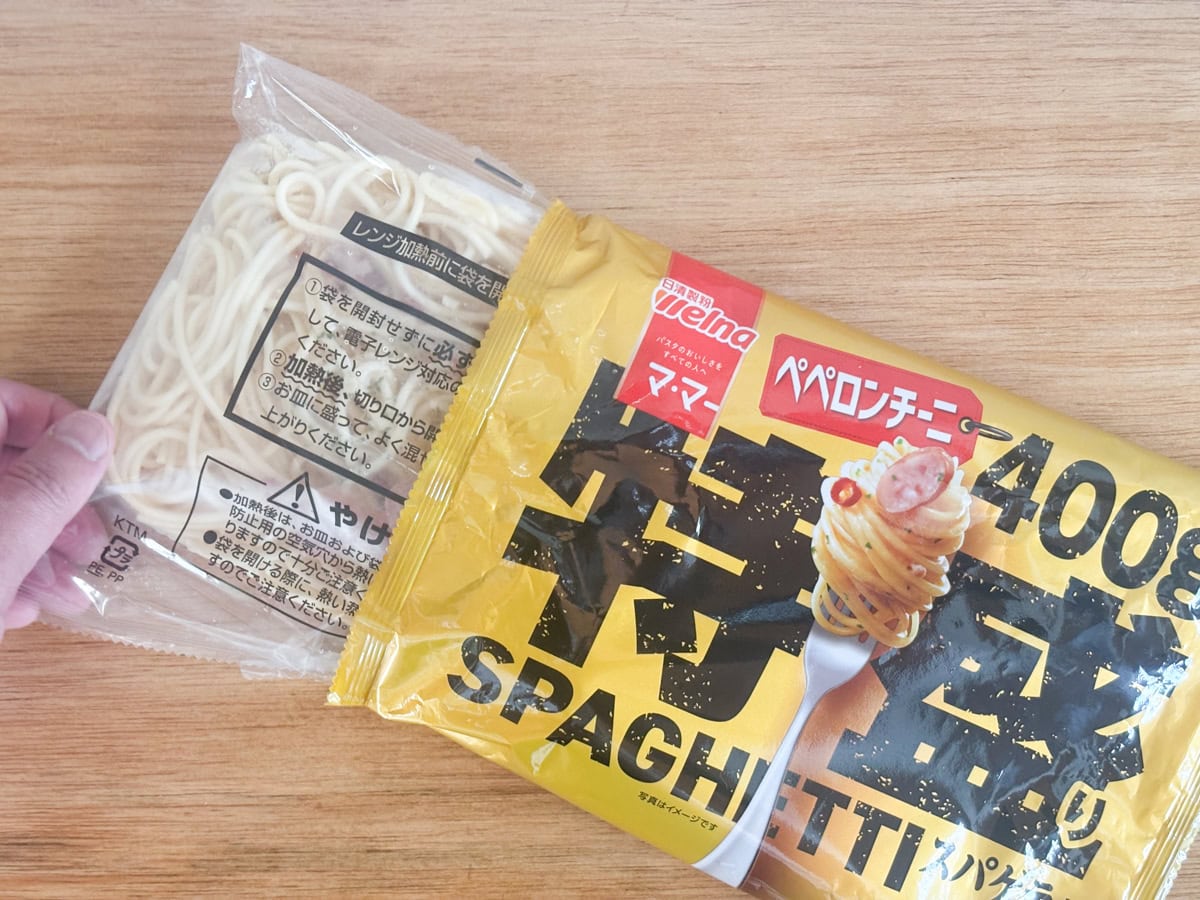 クセになるうまさのやみつきペペロンチーニは、ソーセージの旨みがいいアクセントになっていて飽きのこないおいしさで、冷えたビールやワインにも合いそうな味