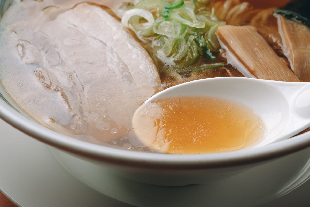 日高屋の中華そばはスープにもこだわっている