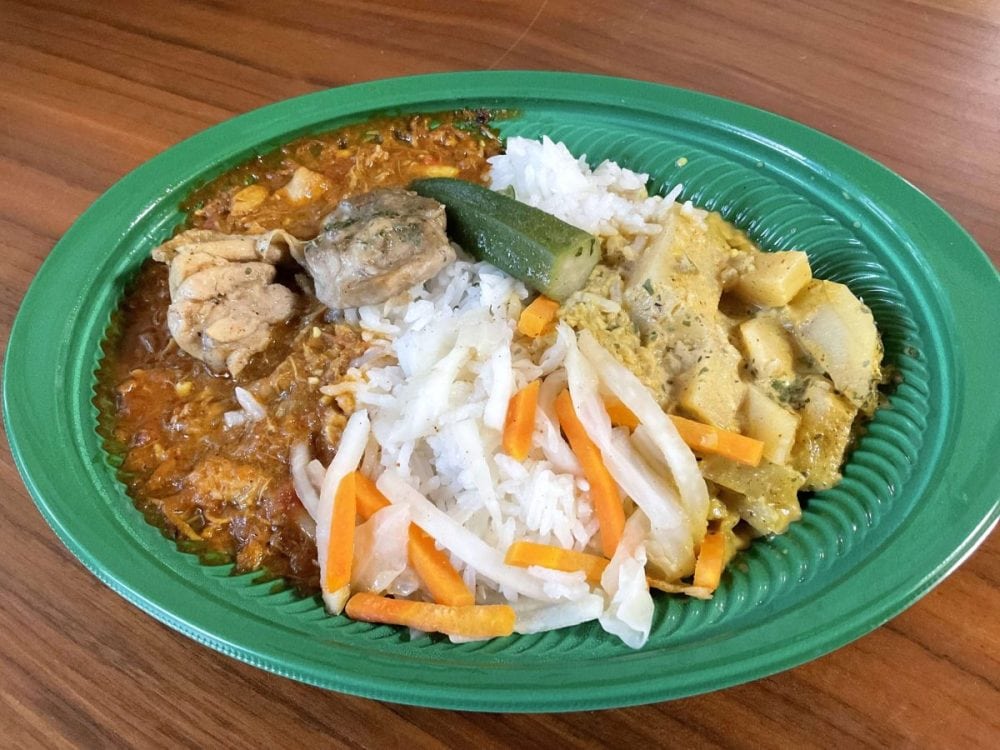 成城石井自家製 混ぜて食べる！スリランカ風チキンとジャガイモのあいがけカレー