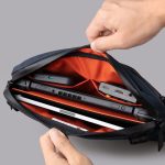 タブレット・バッテリー・携帯ゲーム機など全部を入れても難なく収まるという圧倒的な収納力