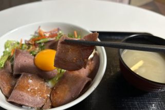 「牛豚鶏に続く第4の肉？」吉野家から登場した“オーストリッチ丼”はうまいのか？ダチョウ肉を使用した新メニューをグルメ系ライターが徹底リポート