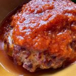 まず食欲を刺激するのは、うまトマソースから漂うニンニクのパンチの効いた香り。トマトの爽やかな酸味と甘み、そしてニンニクの“罪深すぎる”旨味が織りなすソースの味わいは、店舗で食べる「うまトマ」と何ら変わらない感動レベル！