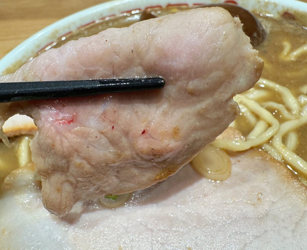 しっかりと食べ応えのある国産豚モモ肉のチャーシュー