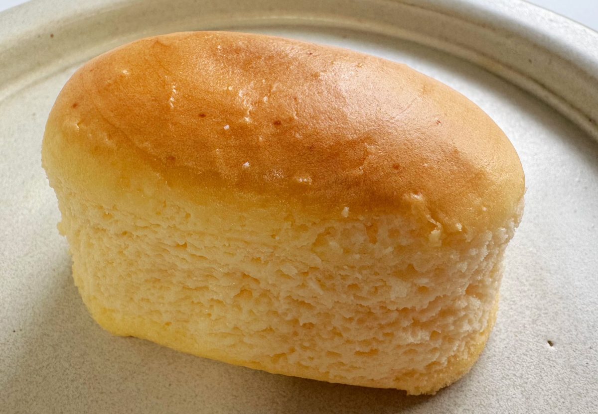 しゅわっと軽い食感のスフレは、どこか懐かしさを感じる優しいチーズの味わい