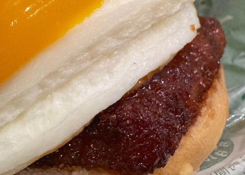 和風テリヤキソースがたっぷり絡んだチキンカツが全体を引き締めてくれている