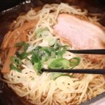 途中、少し麺をほぐすように揺らす