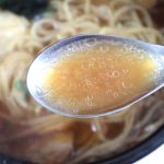 スープは奥行のある醤油感