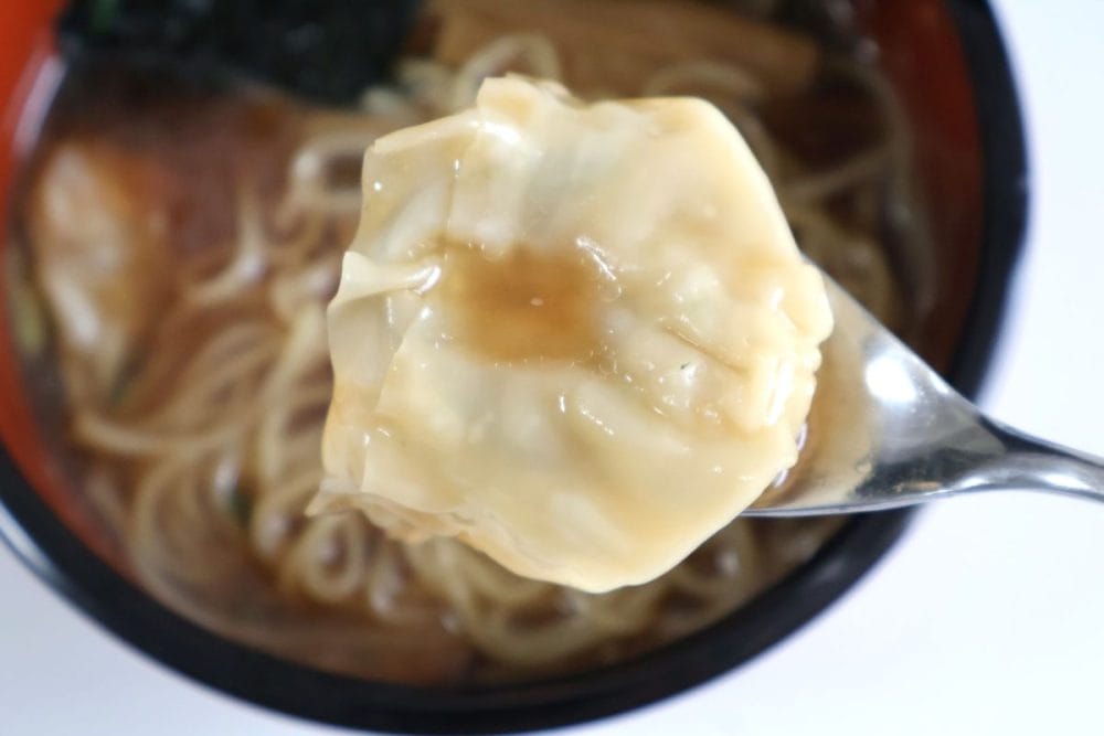 ワンタンは冷凍とは思えないほど繊細な食感