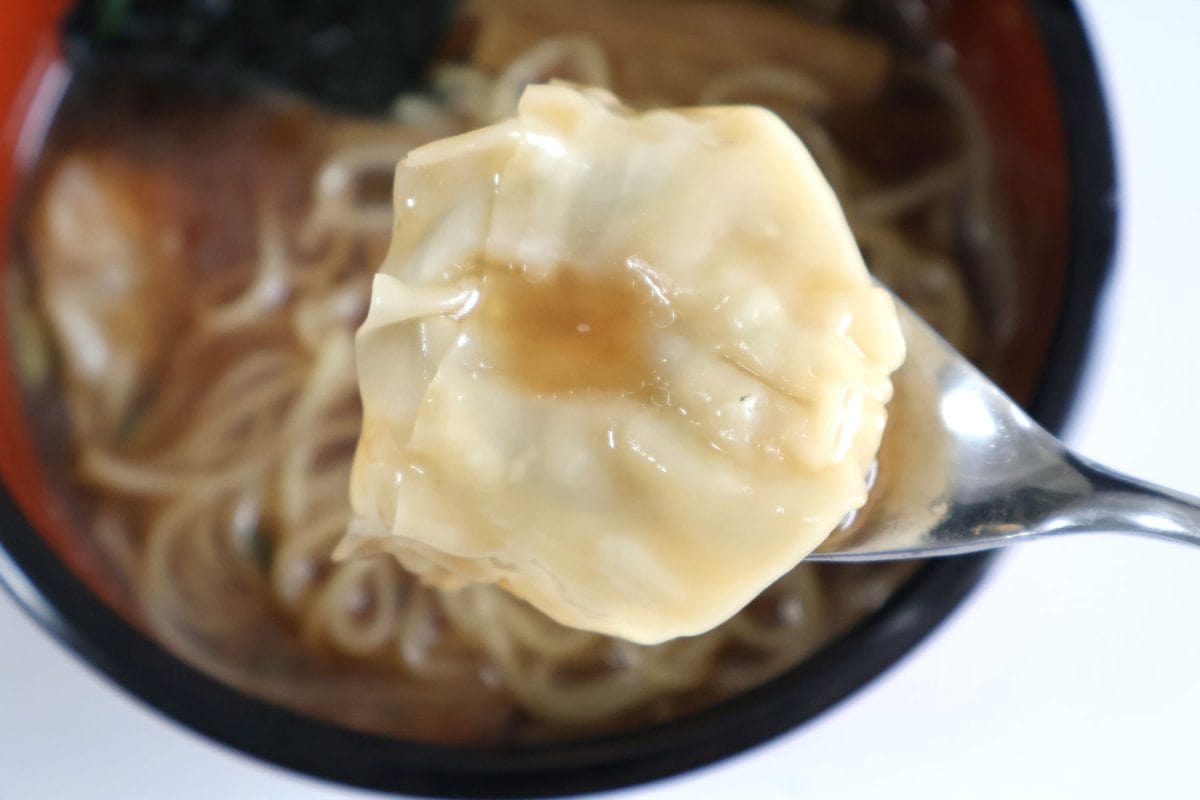 ワンタンは冷凍とは思えないほど繊細な食感