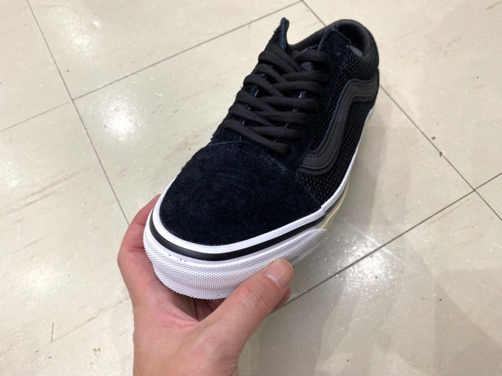 「夏の夜に映える限定スニーカー」テーマはナイトフラッシュ…特別な“VANSのOLD SKOOL”をエディターが試し履き