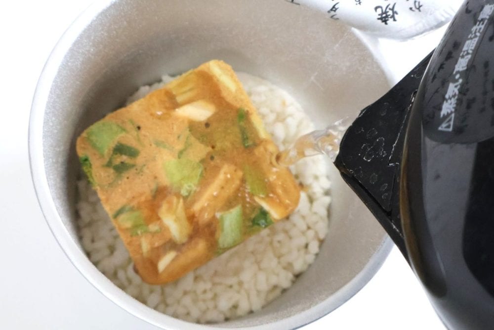 味は濃いめになるのでお湯を多めに入れて