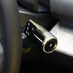 シフトはシンプルなスティックタイプで、ツルツルとしていて触り心地は気持ちいい