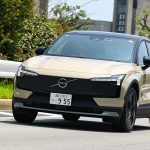 クロスカントリーはツインモーターの4WD。その走りは実に爽快！