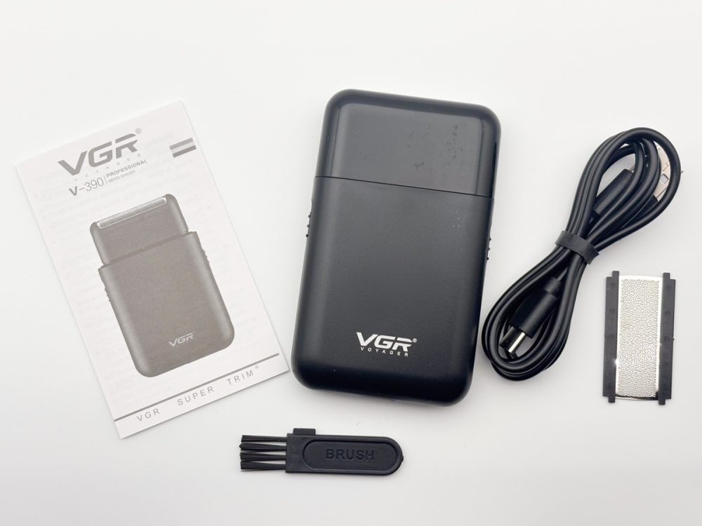 VGR V-390スーパートリムは、交換用の外刃が予備パーツとして付属していて、かなりお得
