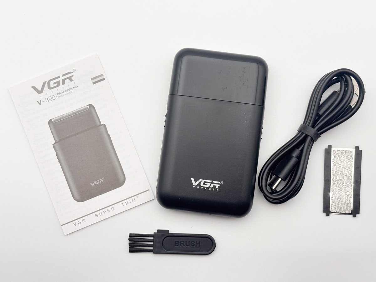 VGR V-390ミニシングルブレードトリマーーは、交換用の外刃が予備パーツとして付属していて、かなりお得