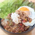 「ガパオライスの具」は香辛料のいい香りと結構なピリ辛具合で、しっかりエスニック感がでています