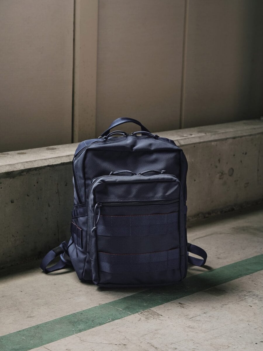 ビームス プラス×ブリーフィング「TA PACK」￥77,000／W29×D14×H40㎝／エアフォースブルー