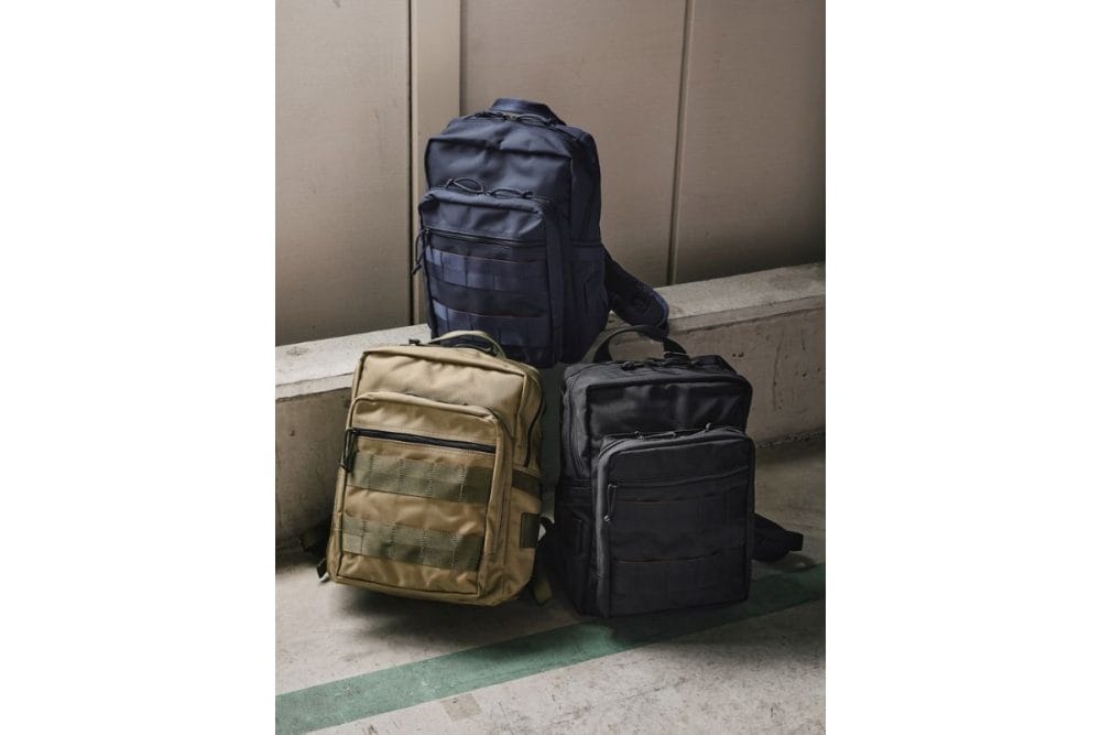 ビームス プラス×ブリーフィング「TA PACK」各￥77,000／W29×D14×H40㎝／3色展開（エアフォースブルー、カーキ、ブラック）