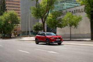 「独創的なデザインと柔らかな乗り心地…」フランス流の快適さを実現させた“シトロエン C4”の特別仕様車が登場