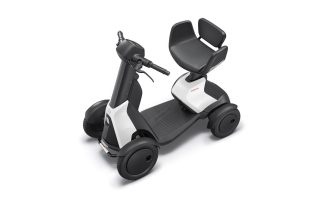 「免許不要で運転できる」ダイハツの新型電動4輪一人乗りモビリティ『eスニーカー』で“ちょっと先”を自由に