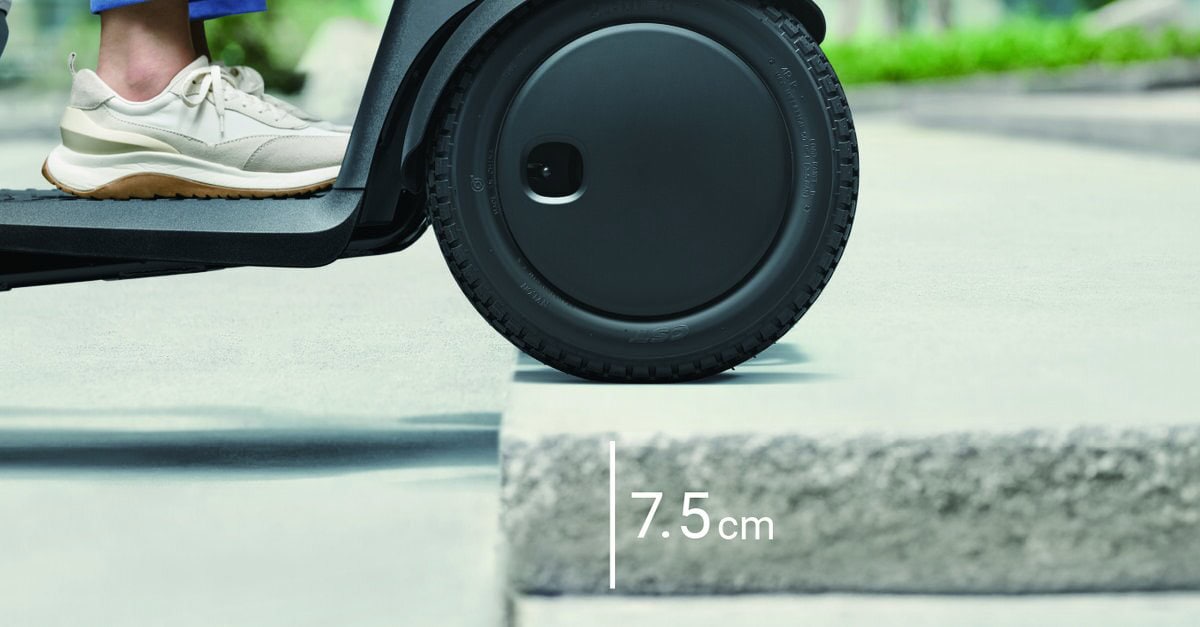 最大7.5cmの段差や最大10cmの溝の乗り越えが可能