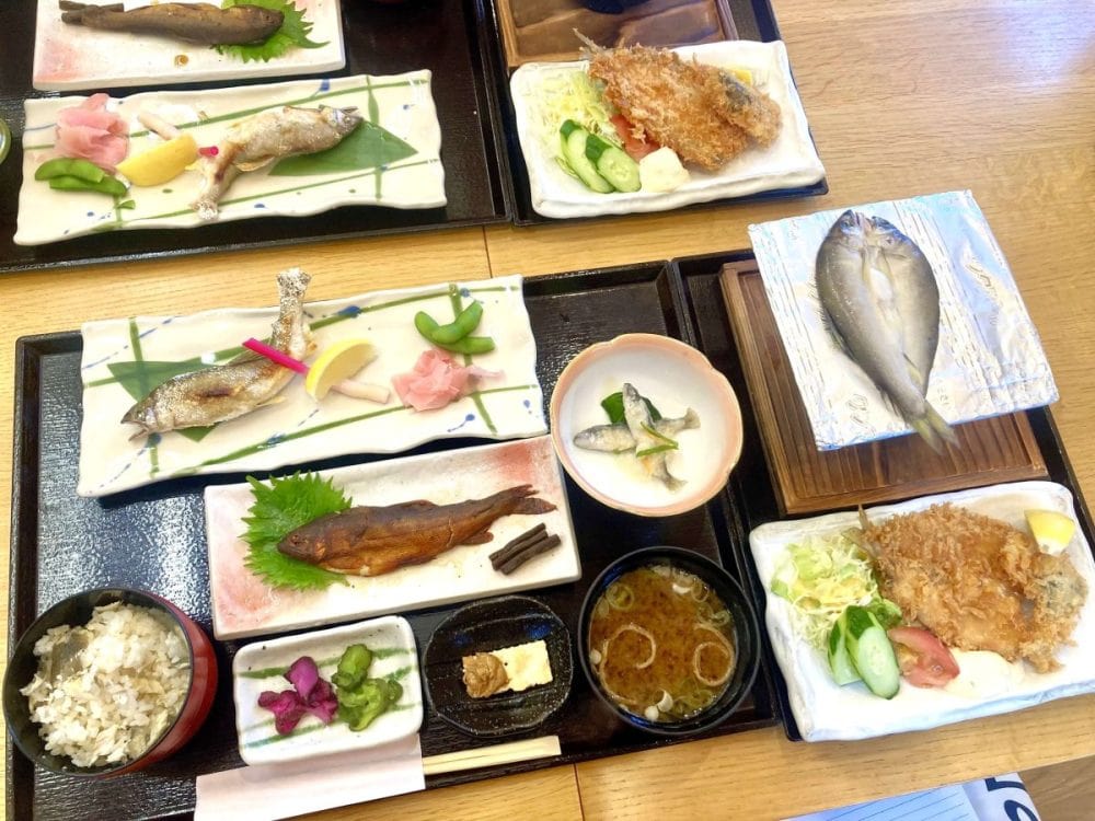 岐阜、清流長良川あゆパーク、レストラン里川
