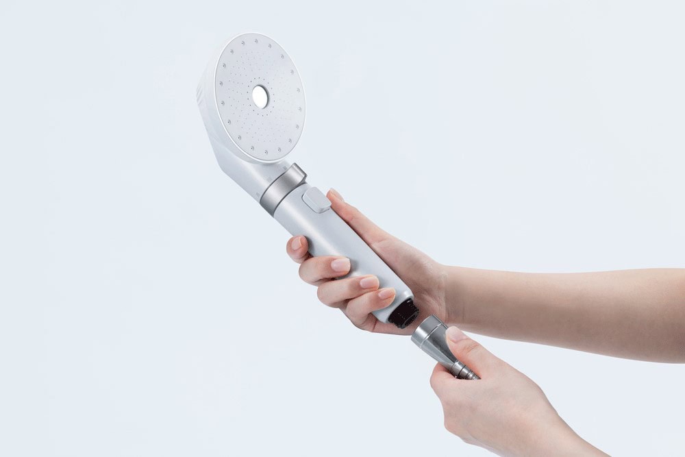 シャワーヘッドは工具不要で使用中のシャワーヘッドと簡単に付け替け可能