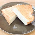 練乳入りの天然酵母食パンだからこそ、トーストで食べると生地に溶け込んだ甘味が強烈に伝わります