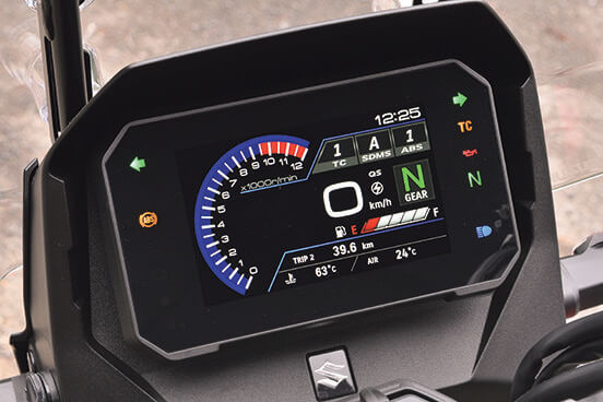 スズキ
Vストローム800　「先進の機能とデザインが光る」