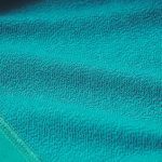 起毛の裏地は肌触りがいいだけでなく、保温性が高く、さらに軽さや速乾性にも優れる