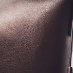 自然なシボの質感が高級感を醸し出すナチュラルグレインレザー
