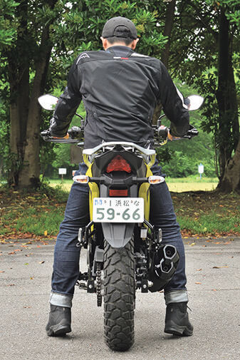 スズキ
Vストローム250SX　「ラフロード走行も見据えたシート高」