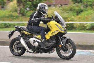 「ツーリング最強の相棒はこれだ！」ホンダ、スズキ、カワサキ…メーカー別大注目の“今乗るべきアドベンチャー＆クロスオーバーバイク”5モデルを徹底解説