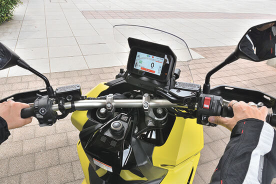 ホンダ X-ADV　「視界良好＆快適なハンドルポジション」