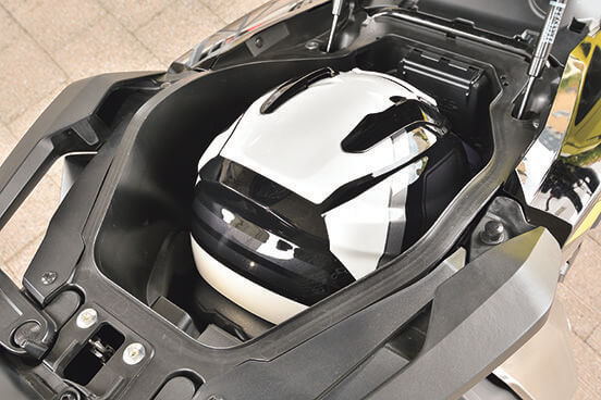 ホンダ X-ADV　「使い勝手に優れたラゲッジスペース」