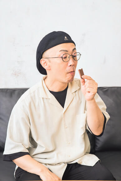 口の中で徐々にほどけていくように溶けて、生チョコのような潤いのある舌触りに変化