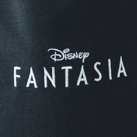 パンツには〈FANTASIA〉のロゴ