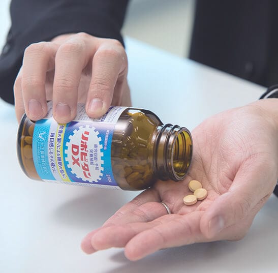 大正製薬
リポビタンDX　「錠剤だからいつでも摂取しやすい」