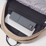 15インチサイズまで収納できるPCスリーブに加え、タブレットも同時に収納できる