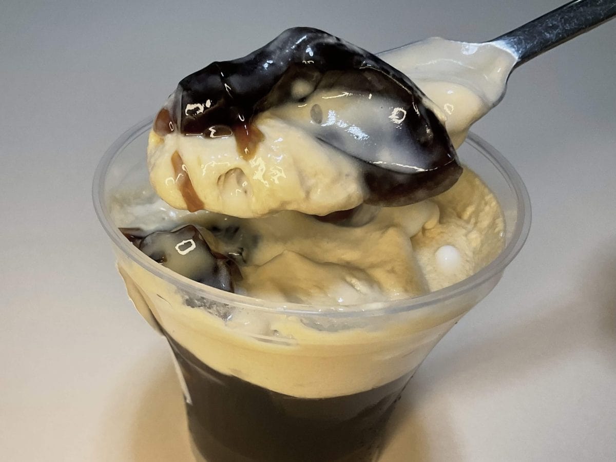 セブン-イレブン、ほろにがコーヒーゼリー　ミルクソース入り